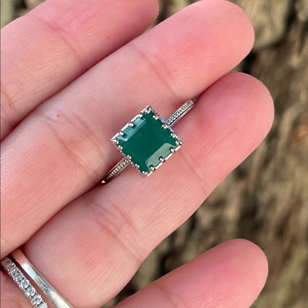 NWT Natural Green Onyx Gemstone Ring in 925 Silver size 8